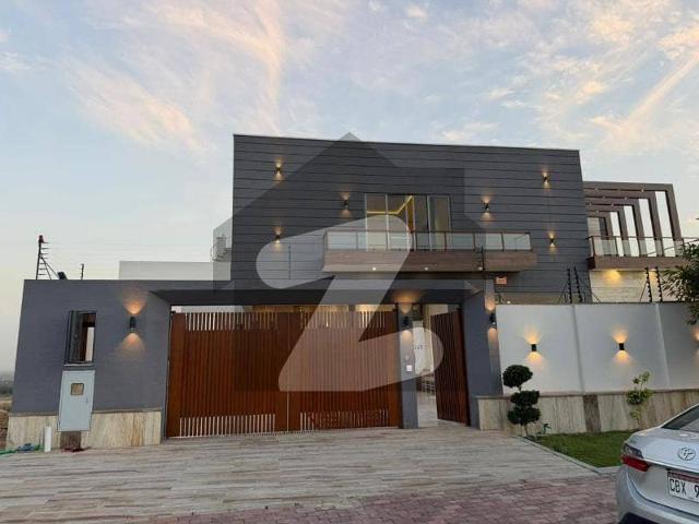 Prime Location 1100 Square Yards House Available In Bahria Town Precinct 17 For sale