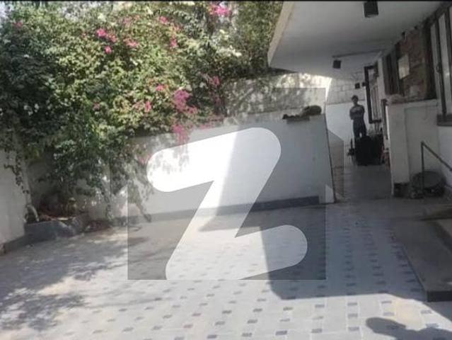 Prime Location 1288 Square Yards House For Sale In PECHS Block 6 Best Option
