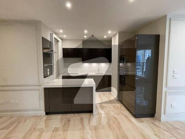 Prime Location 11 Marla Spacious House Available In Cantt For Sale