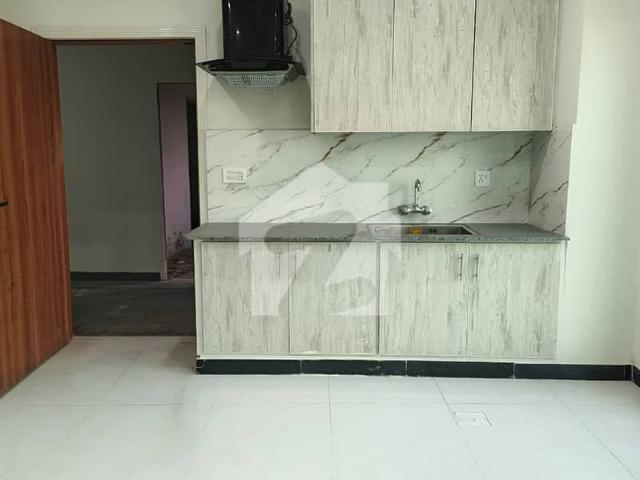 Prime Location 1200 Square Feet Flat For sale In Beautiful Peshawar Road