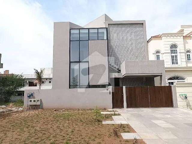 Prime Location 14 Marla House In D 12 For Sale At Good Location