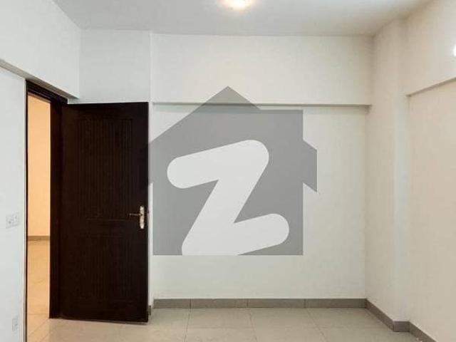 Prime Location 1500 Square Feet Flat Is Available For Sale In Kashmir Road