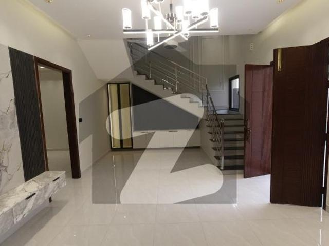 Prime Location 160 Square Yards House For sale Available / Park Face / West Open / 40 ft Rd In Naya Nazimabad Block D