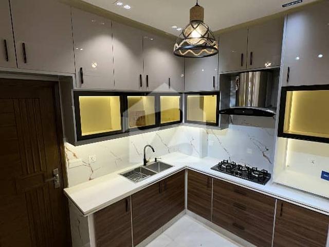 Prime Location 1700 Square Feet Flat In Stunning Bukhari Commercial Area Is Available For Sale