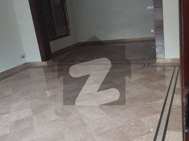 Prime location 1 kanal beautiful Ground+basement Portion available for