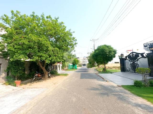 Prime Location 1 Kanal House Available For Sale In Central Park Block A, Lahore