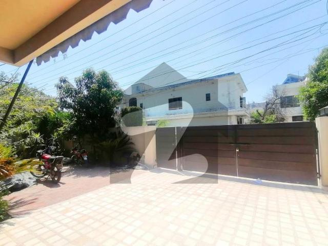 Prime Location 1 Kanal House available for sale in Model Town Block P if you hurry Model Town Block P