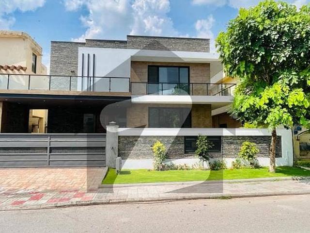Prime Location 1 Kanal Luxurious House For Sale At DHA 2