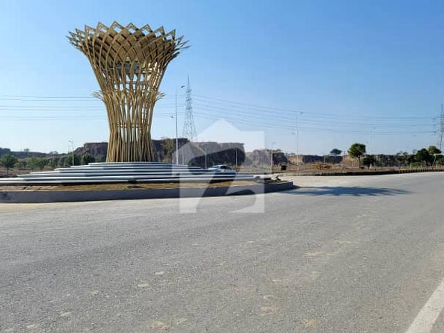 Prime Location 1 Kanal Pair Boulevard Residential Plot For Sale