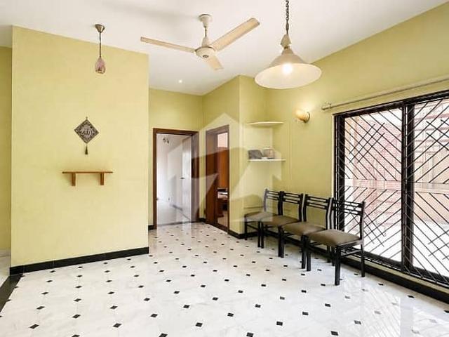 Prime Location | 1 Kanal Separate Upper Portion For Rent In DHA Phase 4 | Ideal For Families