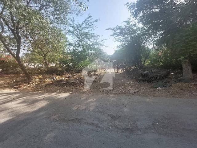 Prime location 240 sq. Yards 70 wide road plot for sale in sector t 2 gulshan e maymar karachi
