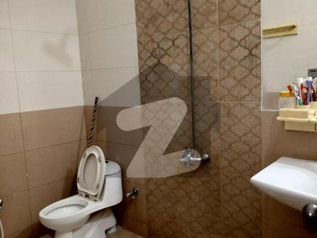 Prime Location 2 Bed DD Flat for Rent on Main University Road Near NED & Karachi University | Lift, Parking, Standby Generator | No Water, Gas & Load Shedding Issues | Reference Pics Available. Gulistan e Jauhar Block 2
