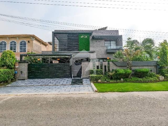 Prime Location 2 Kanal House For Sale Is Available In Central Park Block A