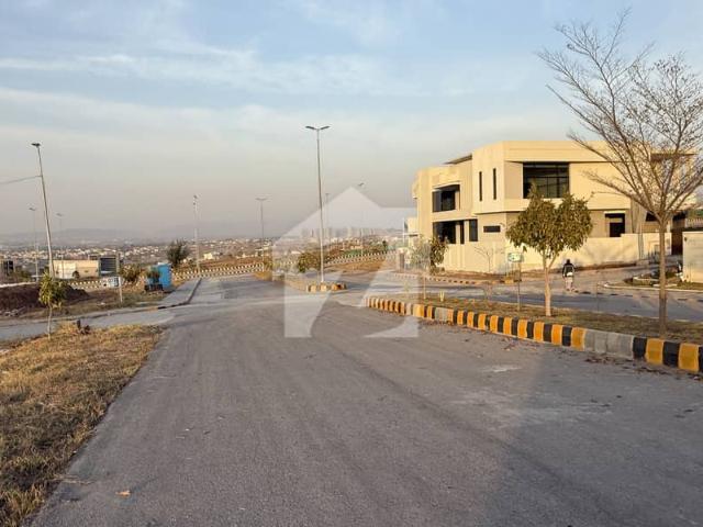 Prime Location 2nd Avenue 1 Kanal Plot For Sale