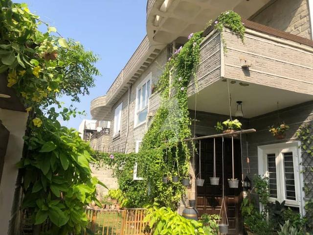Prime Location 300 Square Yards House Ideally Situated In DHA Phase 6