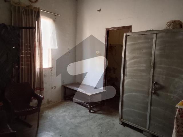 Prime Location 3 Marla House In Madina Town