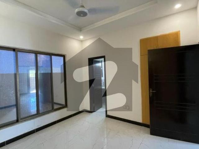 Prime Location 3Bed DDL 125sq yd Villa FOR SALE at ALI BLOCK All amenities nearby including MOSQUE, General Store & Parks Bahria Town Ali Block