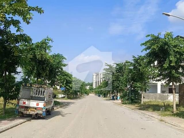 Prime Location Top City 1 Block E Residential Plot Sized 10 Marla For sale