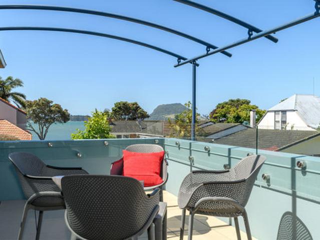 Prime location with harbour views