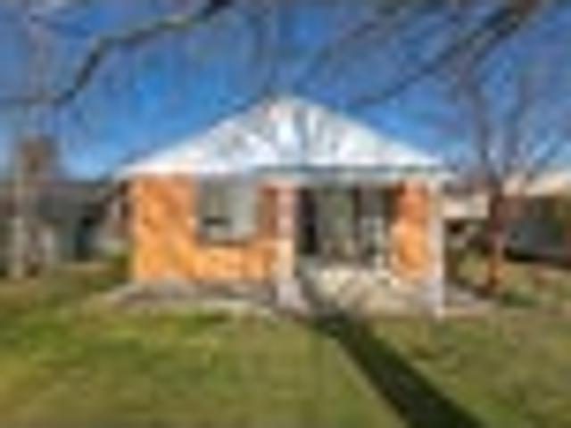 Prime Location with Potential!