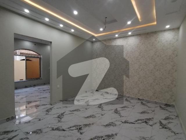 Prime Location Affordable House For Sale In Sakhi Sarwar Road Dera Ghazi Khan