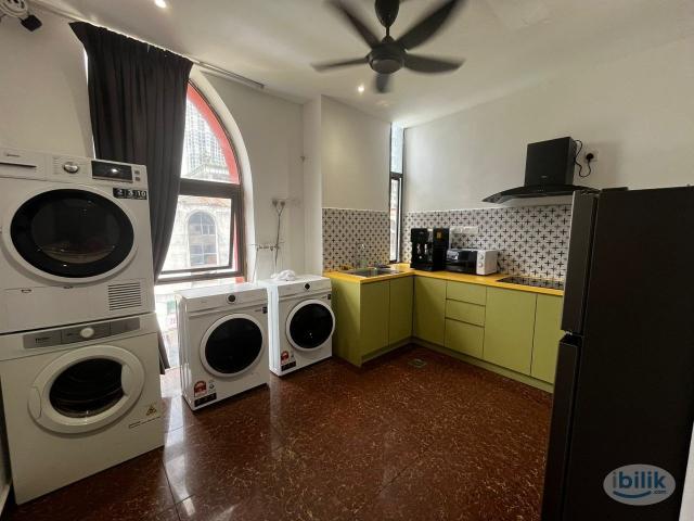 Prime Location Alert! 5 Min Walk to Bus Stop, Nearby Food Stalls & Restaurants, Zero Deposit, Immediate Move In