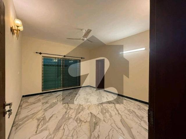 Prime Location Askari 6 House Sized 375 Square Yards Is Available