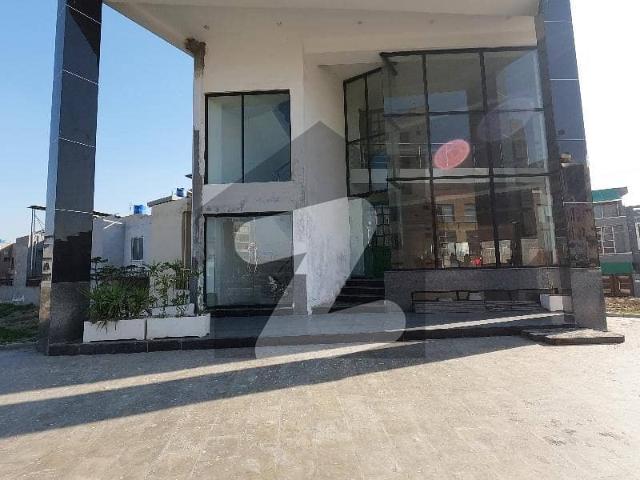 Prime Location Bankers Town 8 Marla Building Up For rent