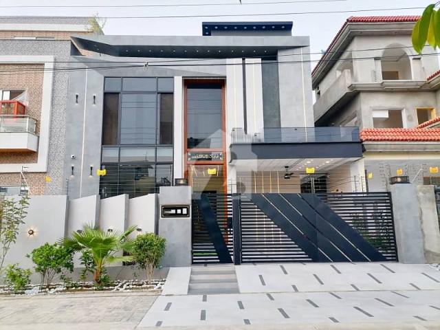 Prime Location Central Park Block A 10 Marla House Up For sale