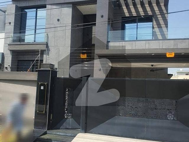Prime Location Central Park Block A Upper Portion Sized 10 Marla Is Available