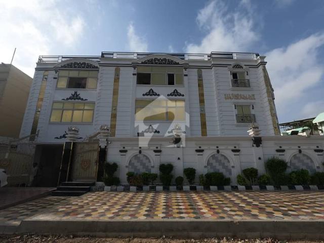 Prime Location Cosmopolitan Society Flat Sized 1800 Square Feet For Sale