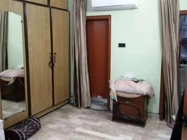 Prime location Flat is Available for Sale Karachi PECHS ID 15353