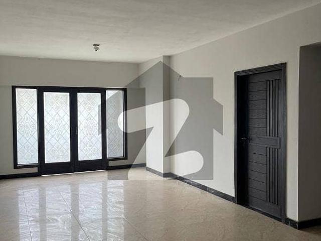 Prime Location Flat Sized 2000 Square Feet Is Available For Sale In Shahra E Faisal