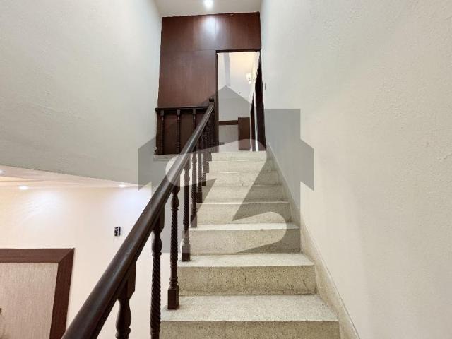 Prime Location Gulberg 3 House Sized 10 Marla For rent Gulberg 3