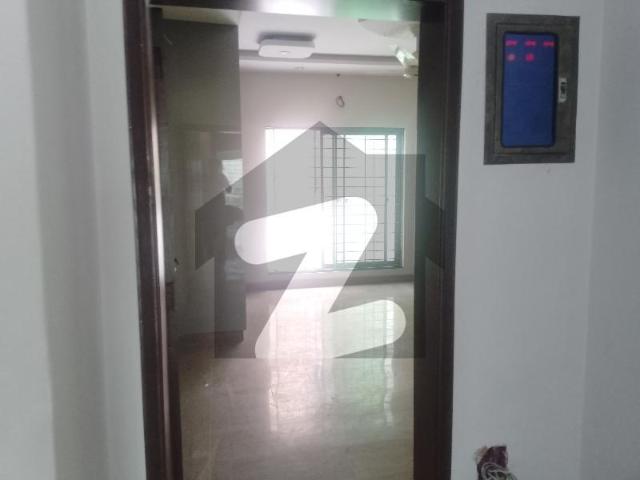 Prime Location House 10 Marla For Rent In Bankers Town