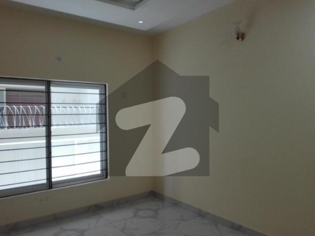 Prime Location House Available For rent In New Lalazar