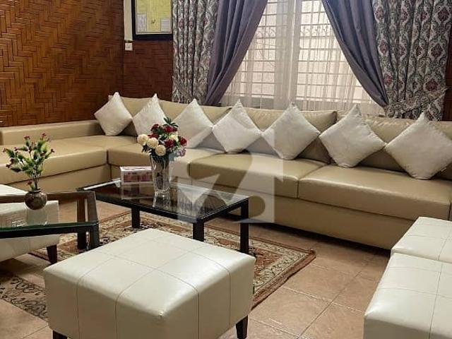 Prime Location House In DHA Phase 4 Sized 300 Square Yards Is Available