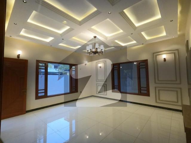 Prime Location House Of 400 Square Yards Is Available For sale Saadi Town Block 3