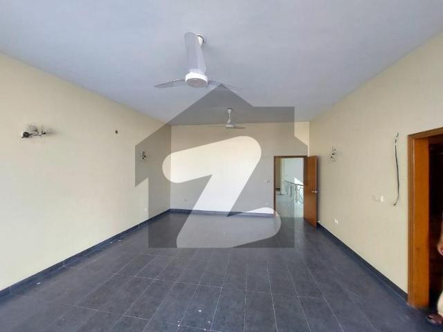 Prime Location House Of 500 Square Yards Available For sale In DHA Phase 7
