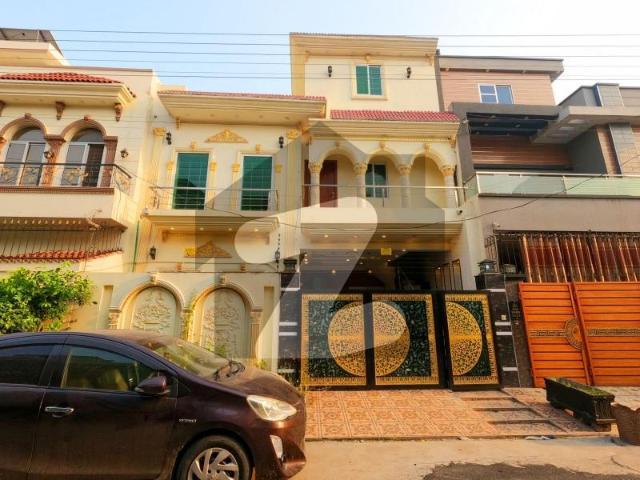 Prime Location House Of 5 Marla Available For sale In Al Rehman Garden Phase 2