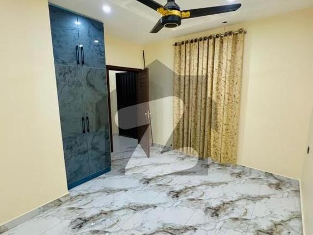 Prime Location House Of 5 Marla For sale In Royal Palm City