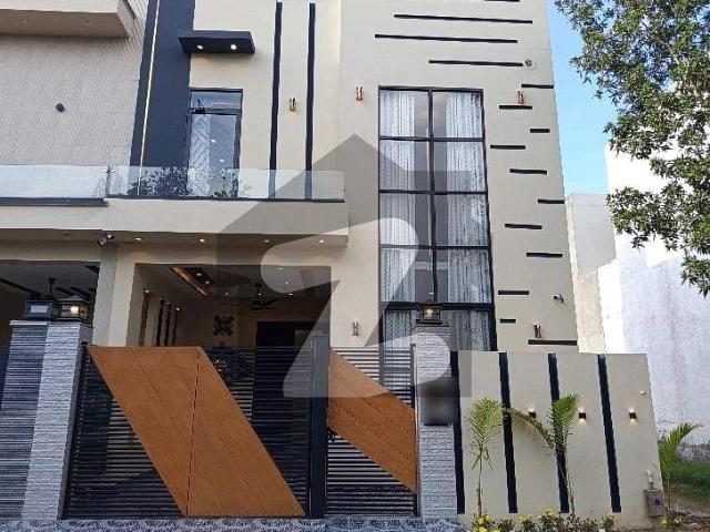 Prime Location House Of 5 Marla Is Available For sale