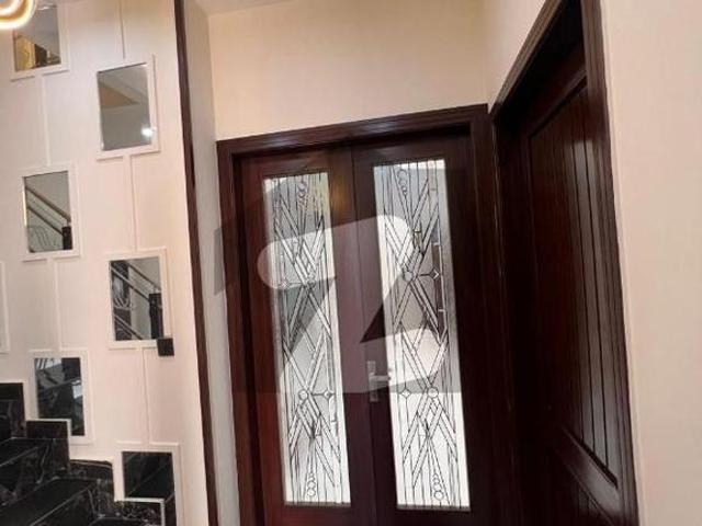 Prime Location House Of 10 Marla Available For sale In Royal Palm City