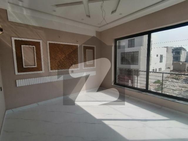 Prime Location House Of 10 Marla In Wapda Town Phase 2 For rent Wapda Town Phase 2