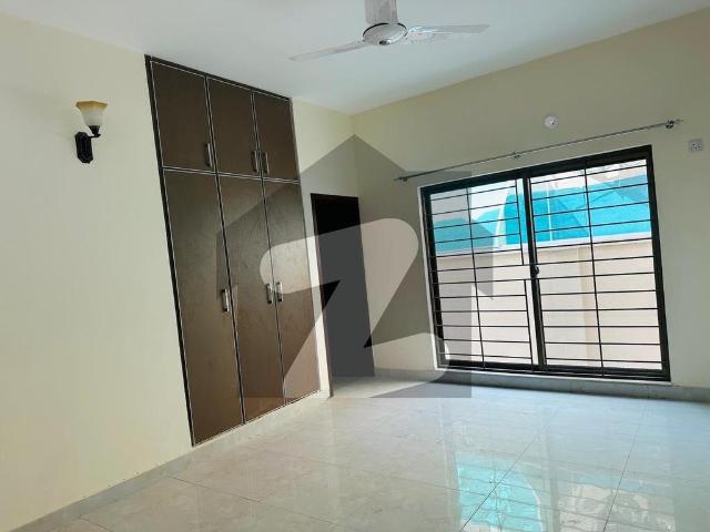Prime Location House Of 10 Marla In Askari 3 For Sale Askari 3