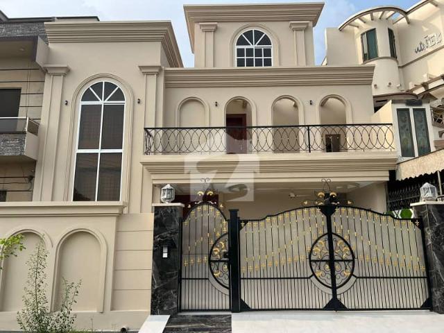 Prime Location House Of 10 Marla In Citi Housing Society Is Available
