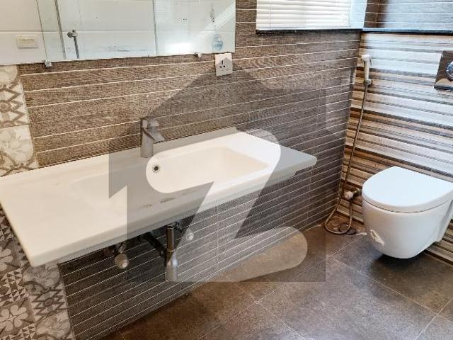 Prime Location House Of 10 Marla Is Available For sale In DHA Phase 6 Block D