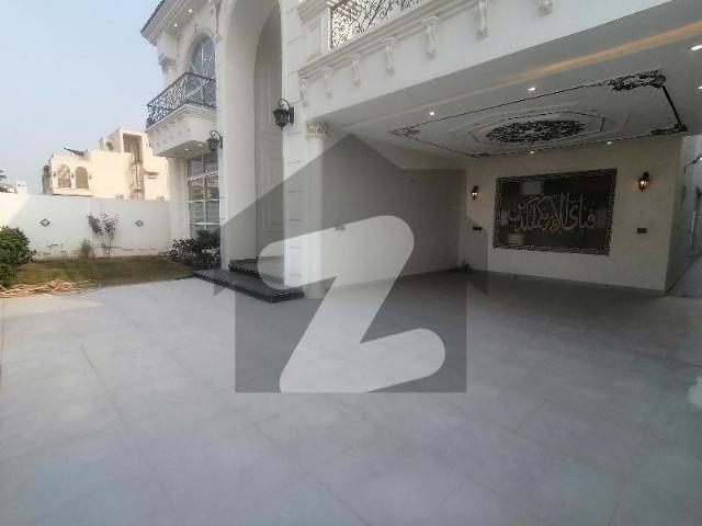 Prime Location House Of 10 Marla Is Available In Contemporary Neighborhood Of Multan Public School Road Royal Orchard