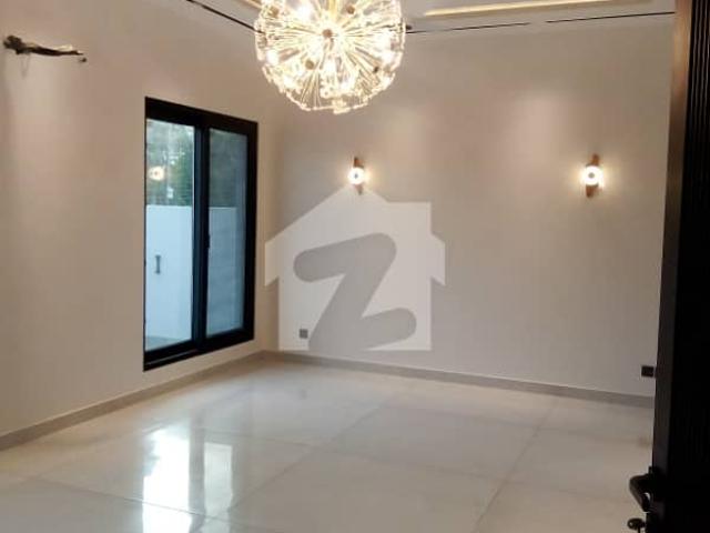 Prime Location House Of 250 Square Yards Available For Sale In Khalid Bin Walid Road