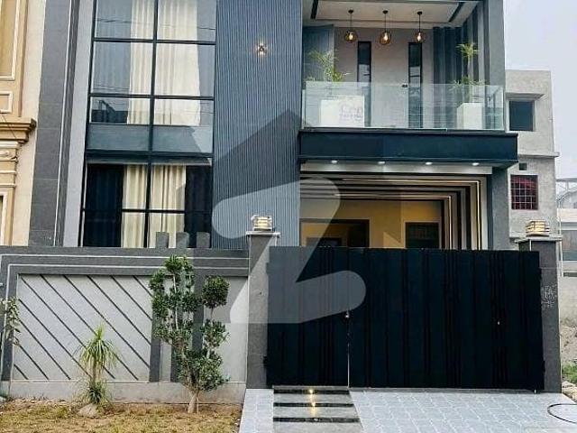 Prime Location House Sized 5 Marla Available In Park View City Executive Block